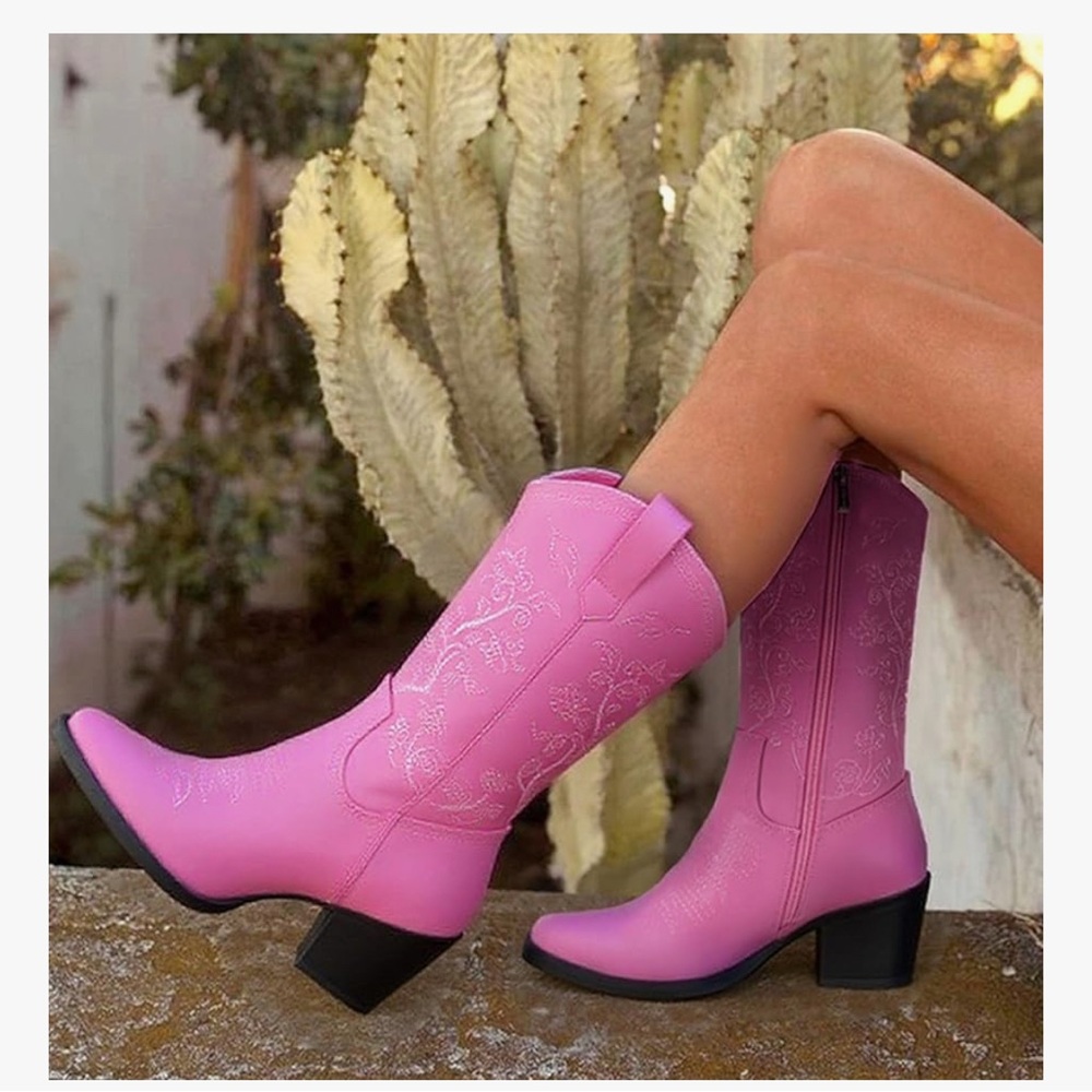 EUC Pink Embroidered Women's Cowboy Boots💗
